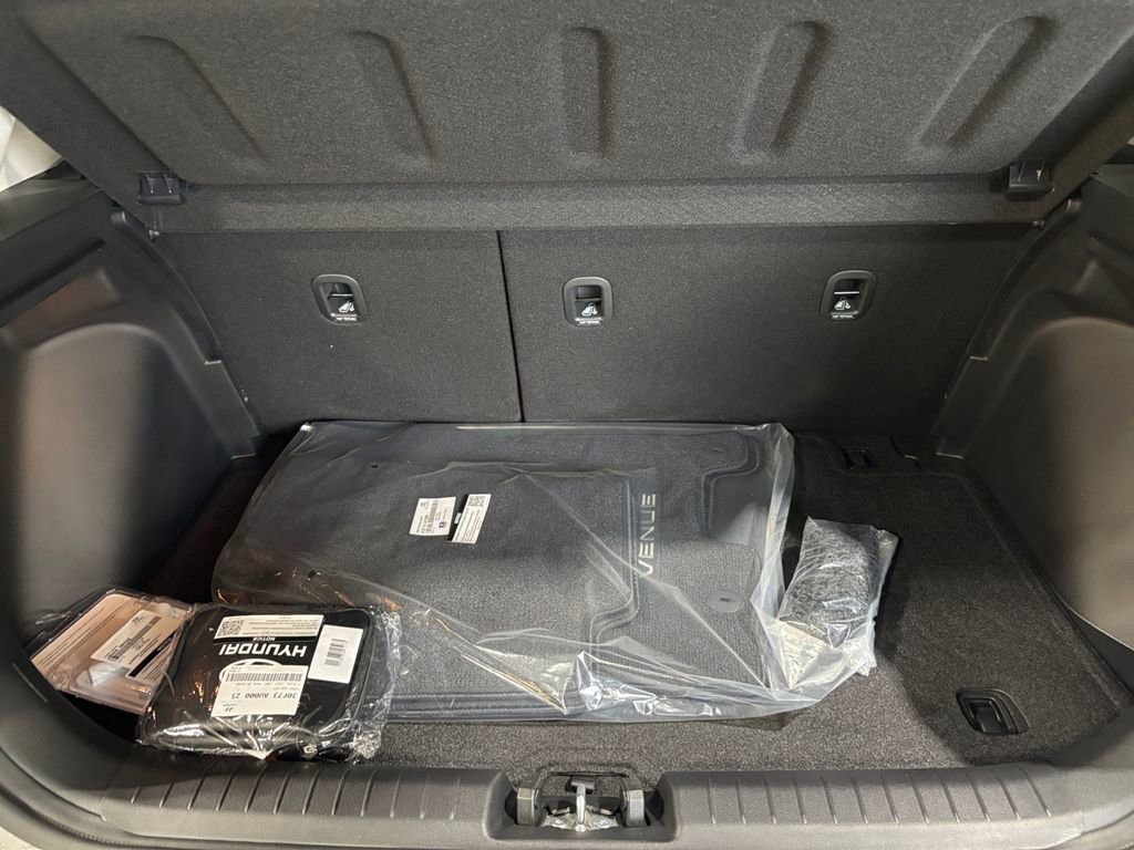 New 2025 Hyundai Venue SEL image 17