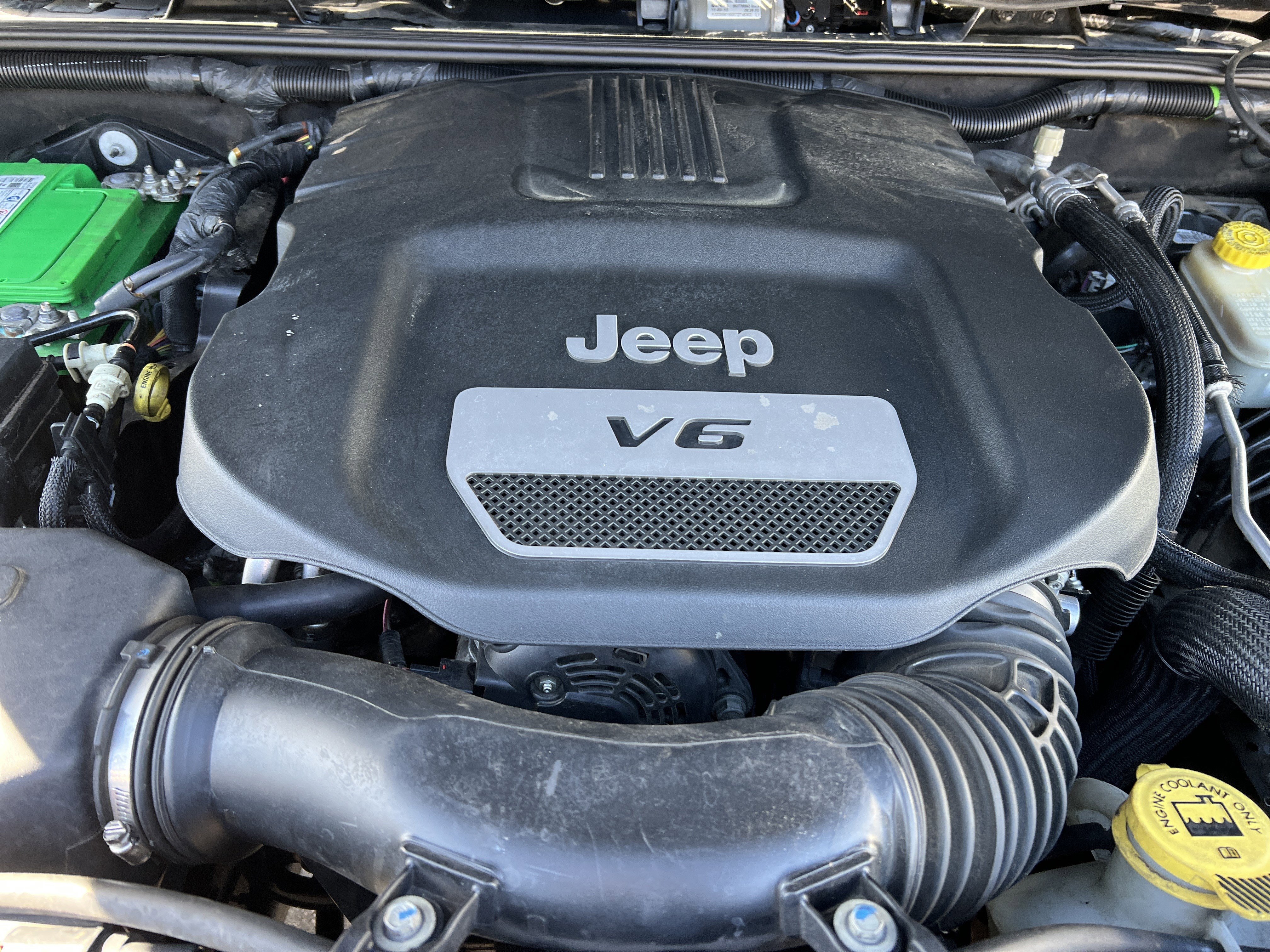 Used 2016 Jeep Wrangler Unlimited Rubicon w/ Connectivity Group image 23