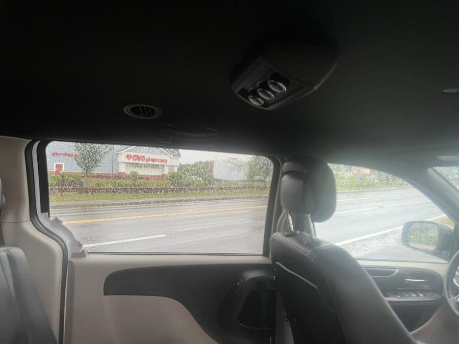 Used 2018 Dodge Grand Caravan SXT image 11