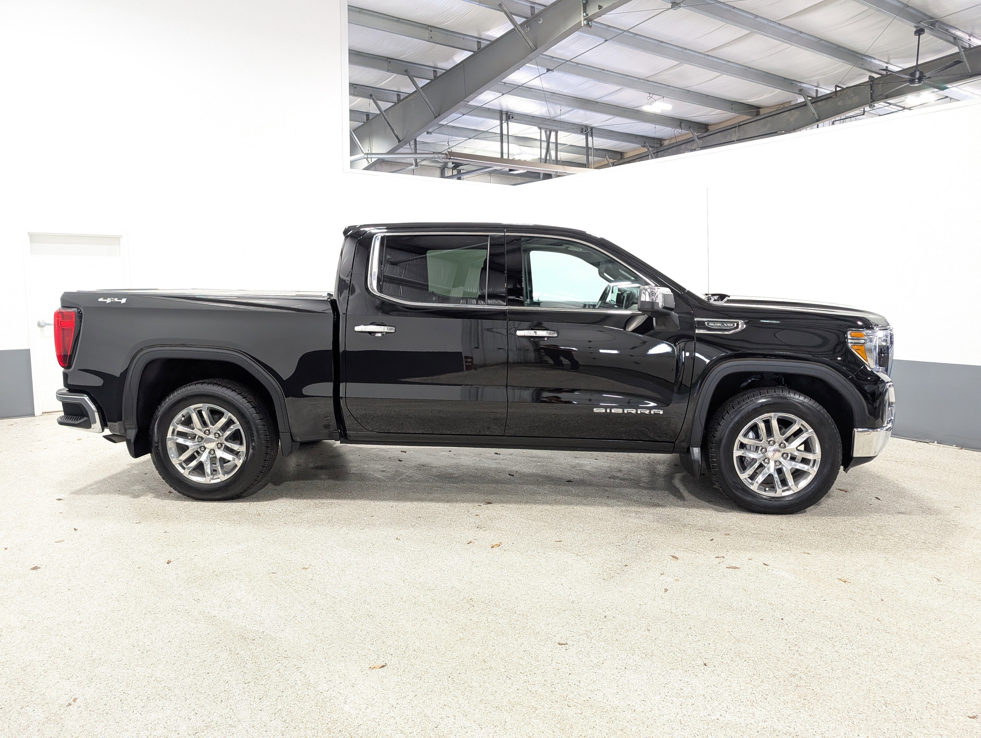 Used 2020 GMC Sierra 1500 SLT image 2