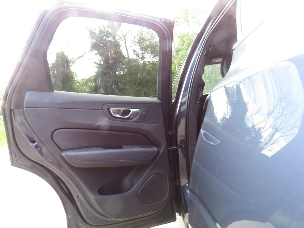 Used 2020 Volvo XC60 T8 Momentum AWD/4WD image 19