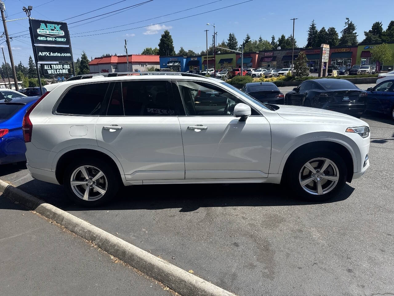 Used 2016 Volvo XC90 T5 Momentum AWD/4WD image 9