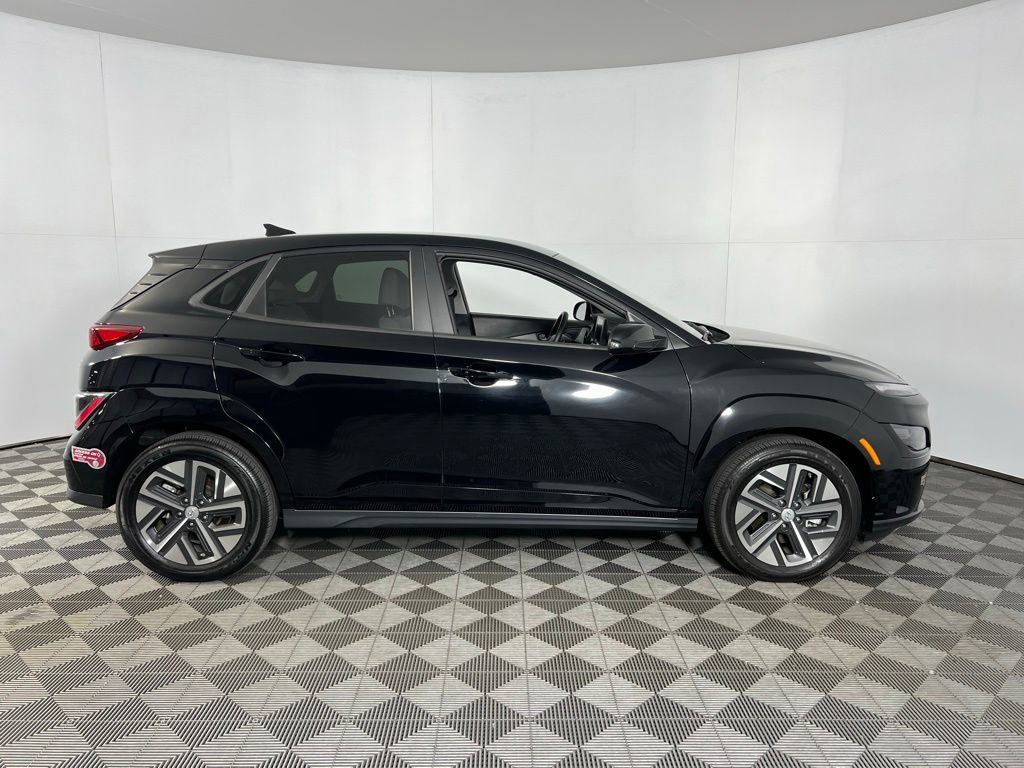 Used 2023 Hyundai Kona SE image 5
