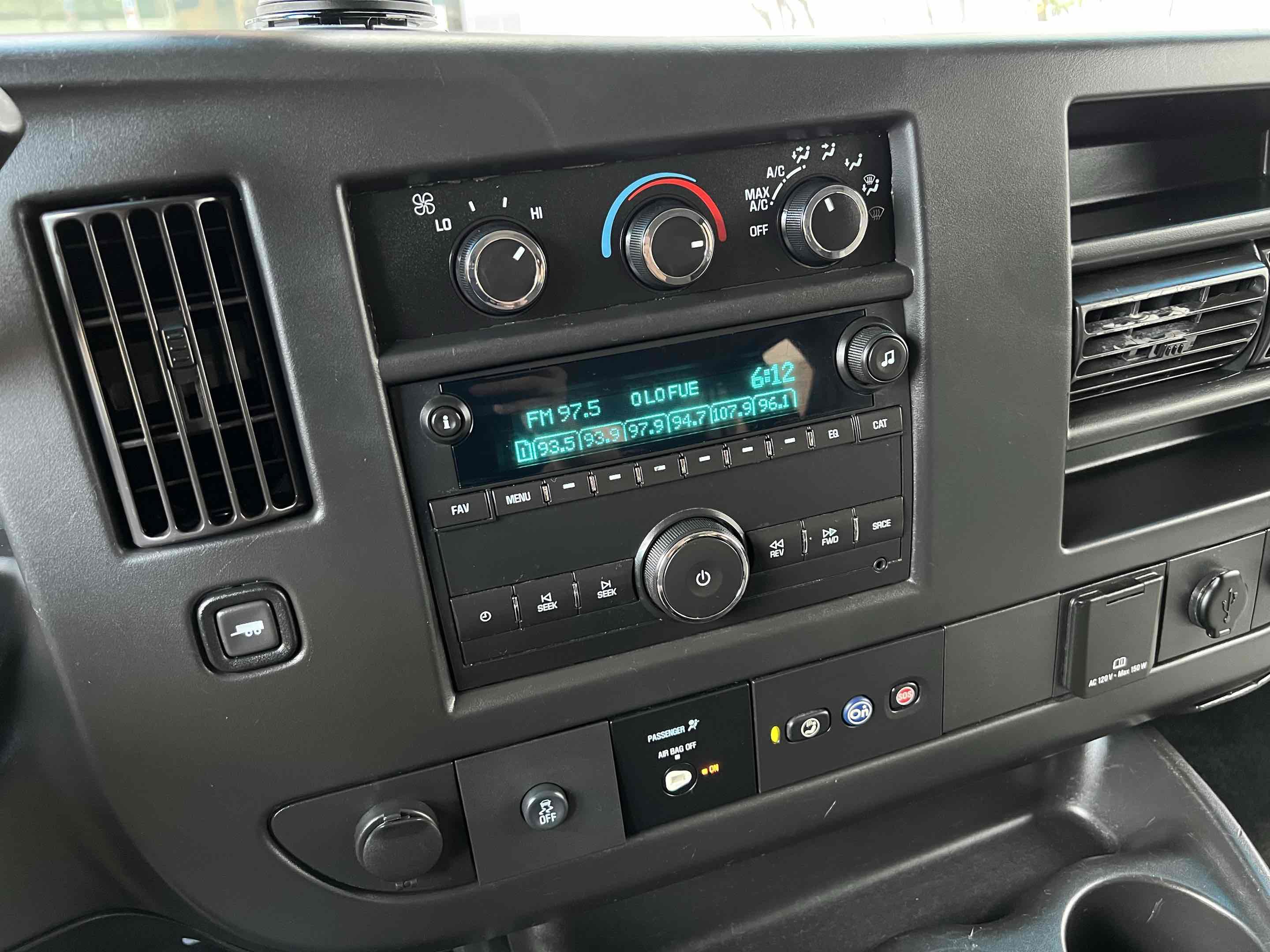 Used 2018 Chevrolet Express 3500 LT w/ LT Preferred Equipment Group RWD image 36