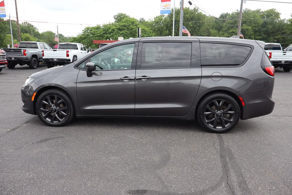 Used 2018 Chrysler Pacifica Touring Plus w/ S Appearance Package FWD image 34