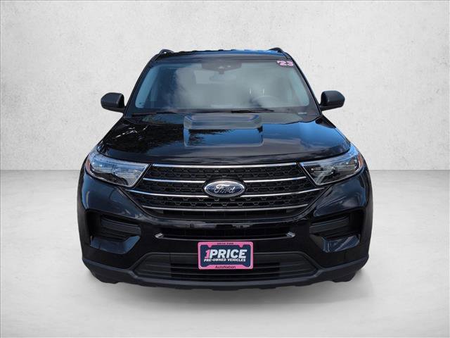 Used 2023 Ford Explorer XLT image 2