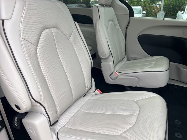 Used 2021 Chrysler Pacifica Limited w/ Uconnect Theater Family Group image 34
