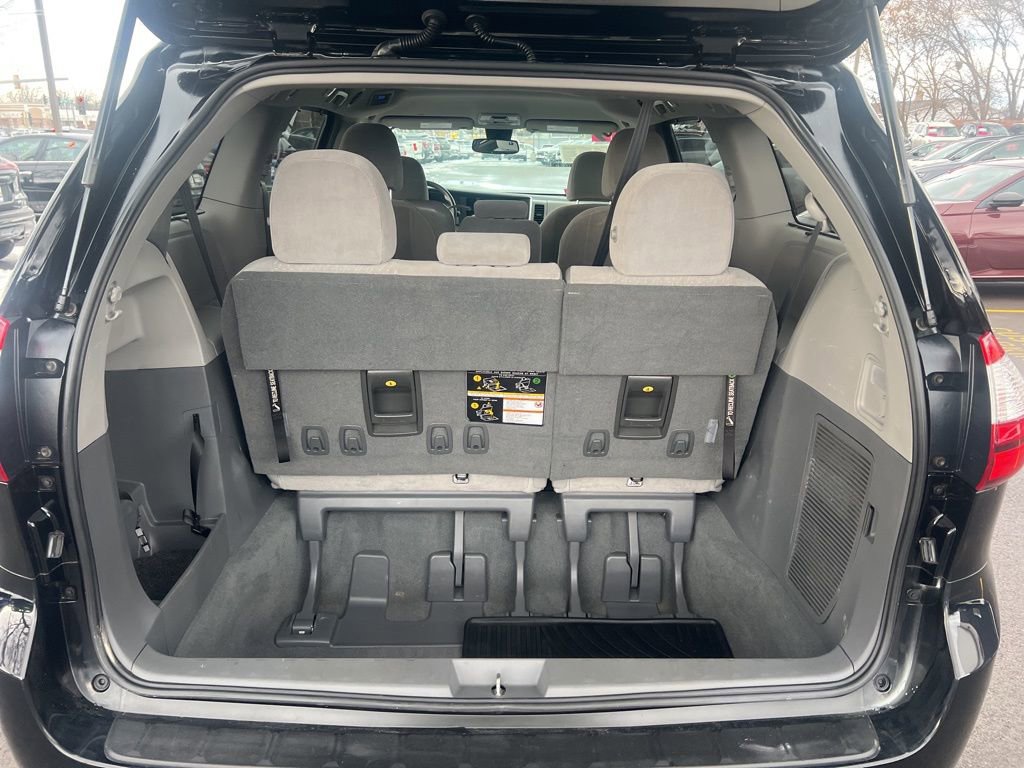 Used 2019 Toyota Sienna LE image 11