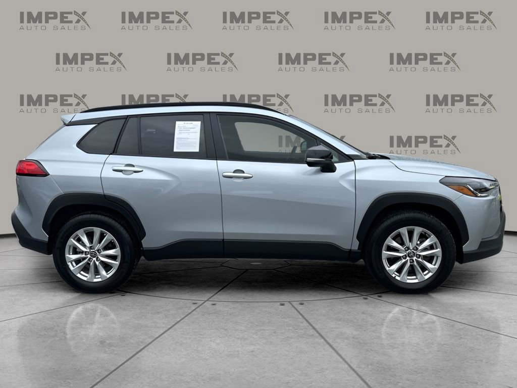 Used 2025 Toyota Corolla Cross LE image 6