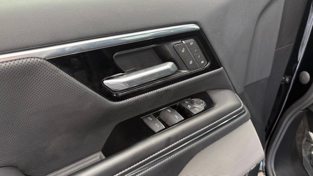 Used 2025 GMC Sierra EV Denali AWD/4WD image 19