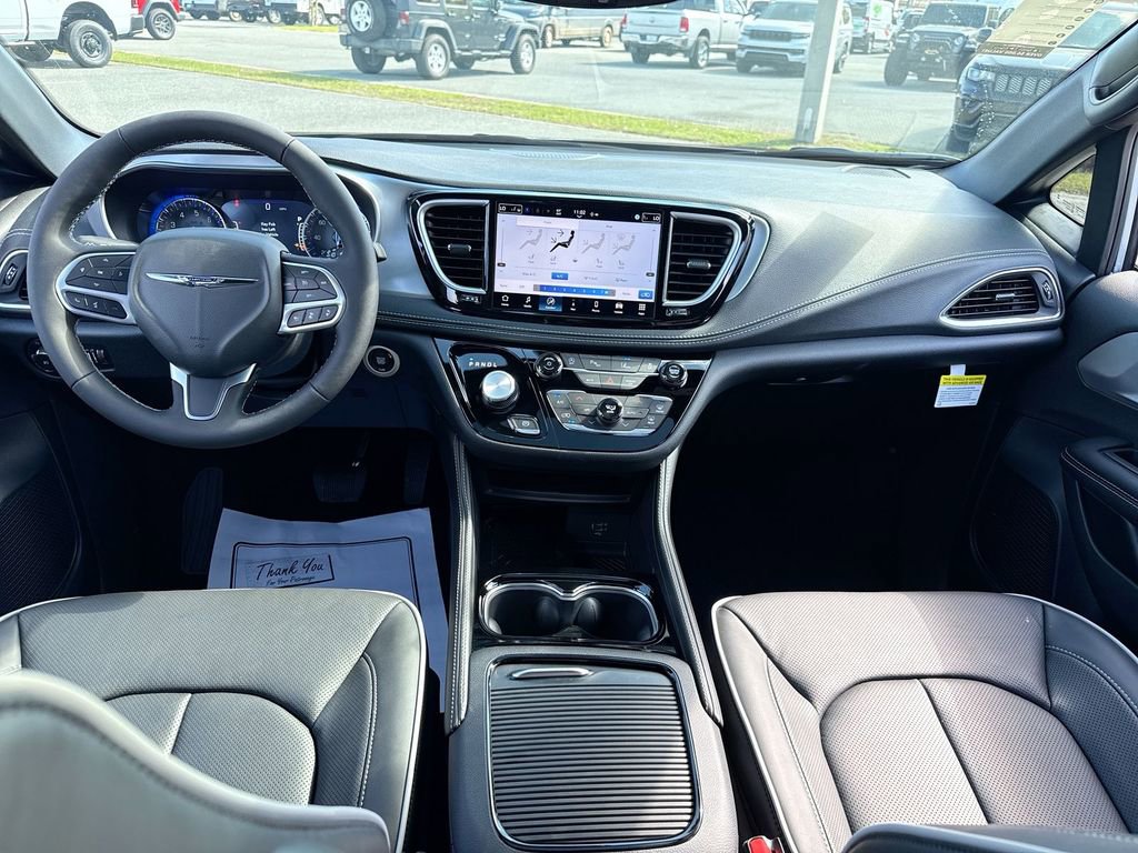 New 2026 Chrysler Pacifica Limited w/ Trailer Tow Group image 28