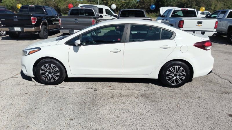Used 2018 Kia Forte LX image 2