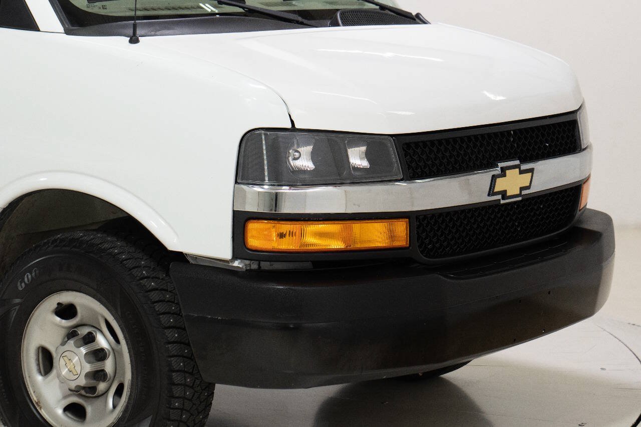 Used 2021 Chevrolet Express 2500 w/ Driver Convenience Package RWD image 10