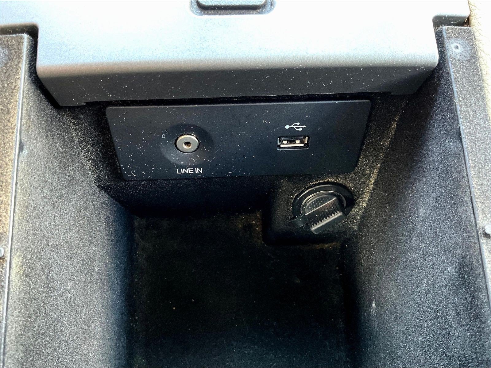 Used 2016 Ford Taurus SE FWD image 15