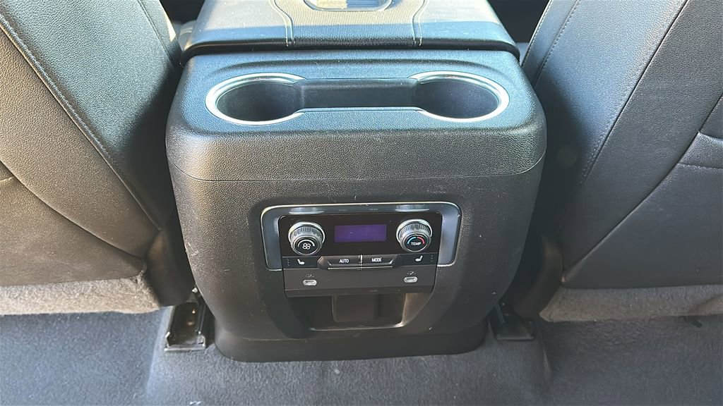 Used 2023 Chevrolet Suburban Premier image 30