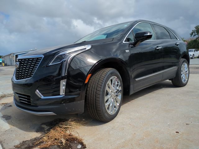 Used 2022 Cadillac XT5 Premium Luxury w/ Technology Package FWD image 2