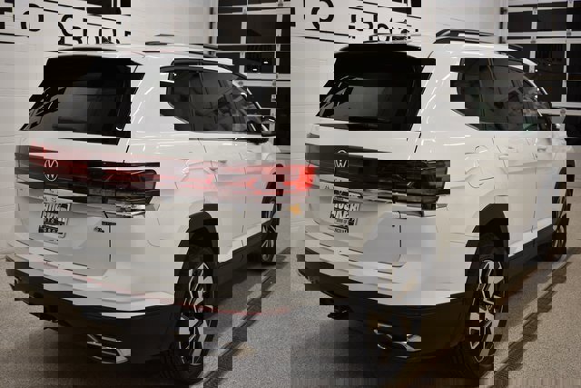 Used 2025 Volkswagen Atlas SE image 4