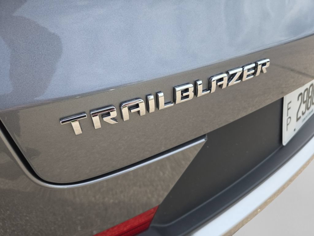 Used 2025 Chevrolet TrailBlazer LT FWD image 12