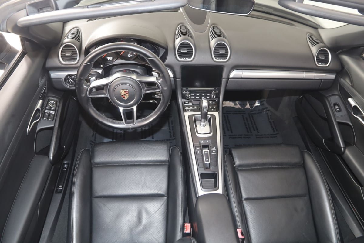 Used 2017 Porsche 718 Boxster RWD image 17