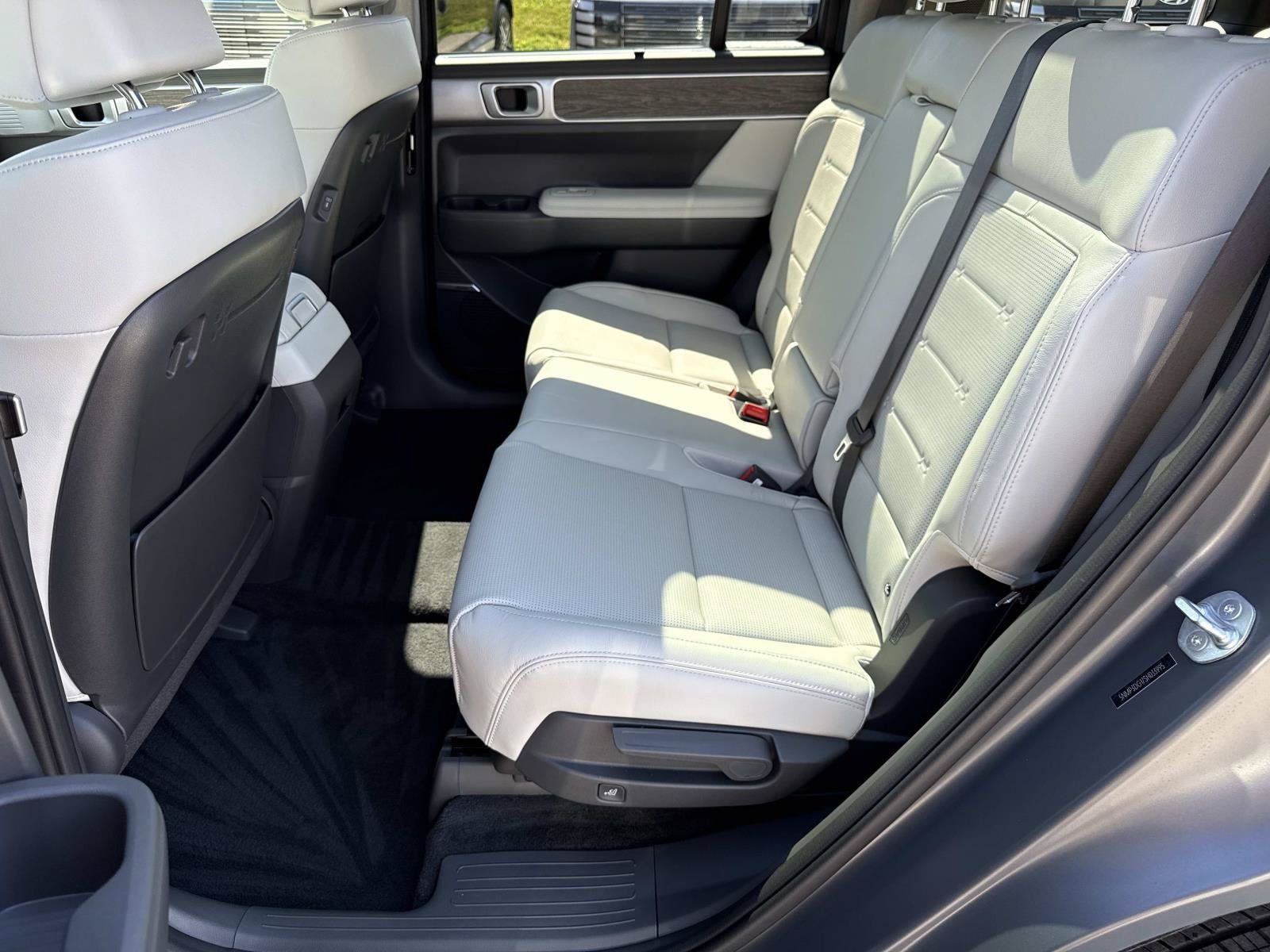 Certified 2025 Hyundai Santa Fe Limited AWD/4WD image 23