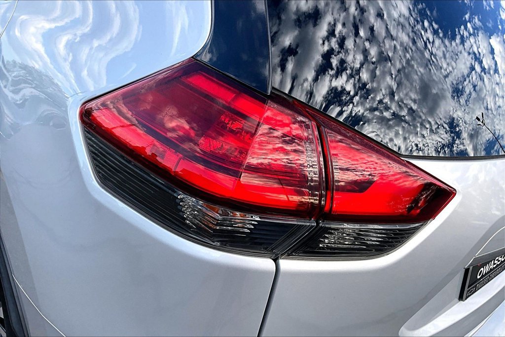 Used 2017 Nissan Rogue SL w/ SL Premium Package FWD image 22