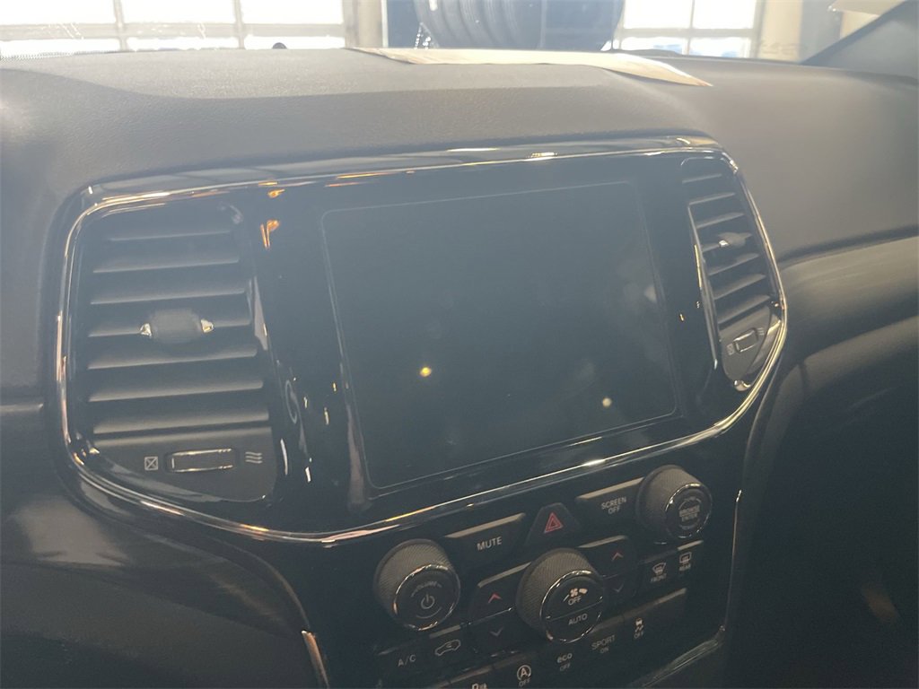 Used 2022 Jeep Grand Cherokee Laredo X image 22