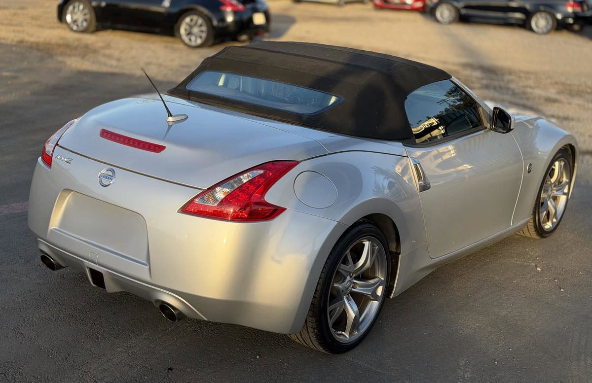 Used 2011 Nissan 370Z Touring w/ Sport Pkg image 10