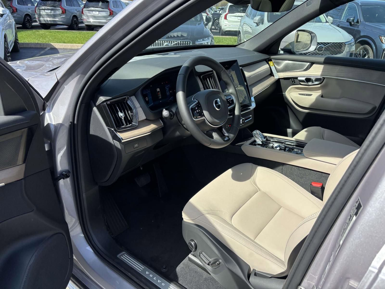 New 2026 Volvo XC90 B5 Plus w/ Protection Package Premier AWD/4WD image 24