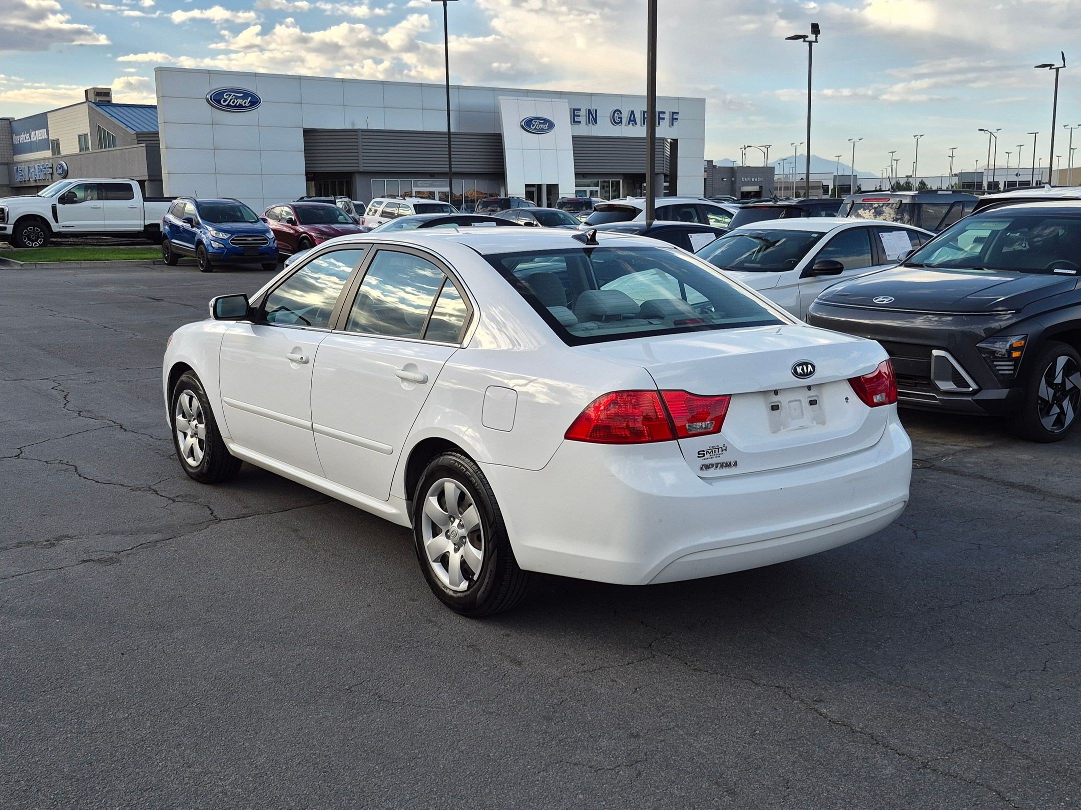 Used 2010 Kia Optima LX FWD image 8