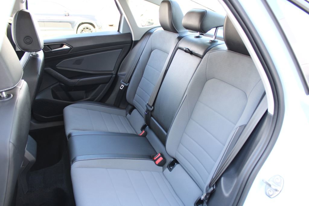 Used 2025 Volkswagen Jetta SE w/ Sunroof Package FWD image 22