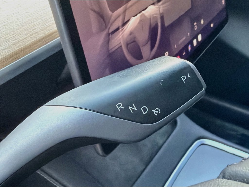 Used 2024 Tesla Model Y Long Range AWD/4WD image 16