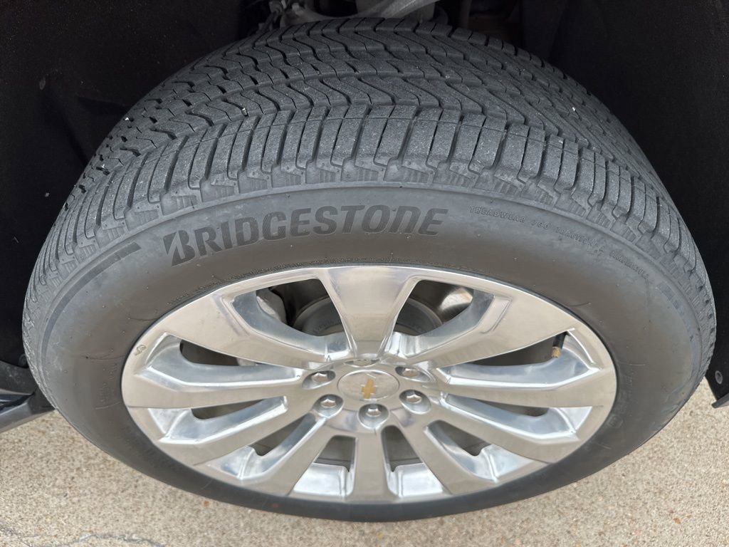 Used 2024 Chevrolet Suburban Premier w/ Premium Package RWD image 22