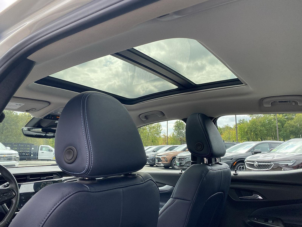 Certified 2023 Chevrolet Bolt EUV Premier w/ Sun & Sound Package FWD image 10