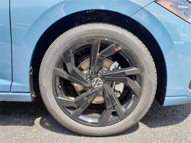 New 2025 Volkswagen Jetta SE w/ Sunroof Package image 12