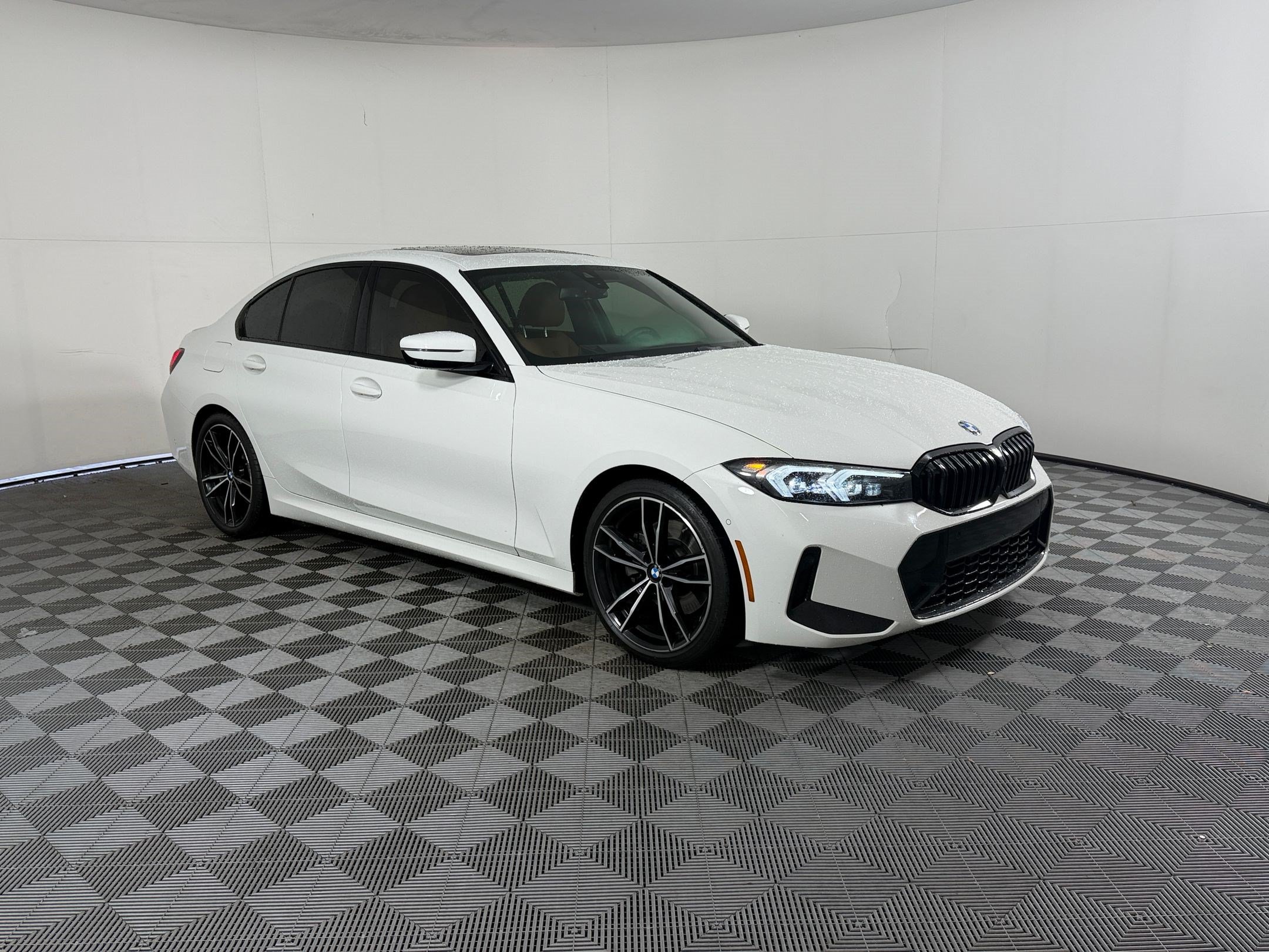 Used 2023 BMW 330i Sedan w/ M Sport Package RWD image 7