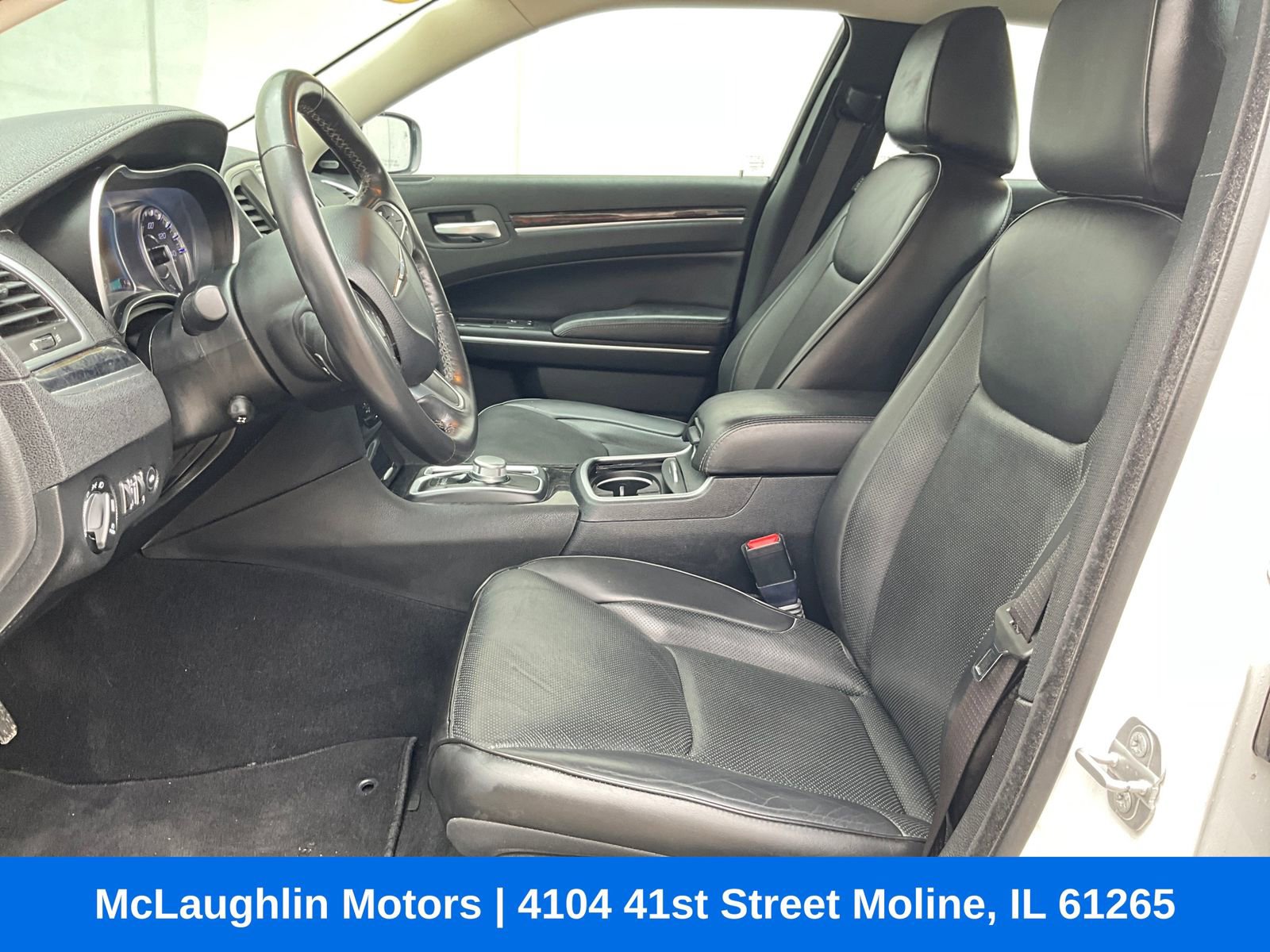 Used 2021 Chrysler 300 Touring L image 2