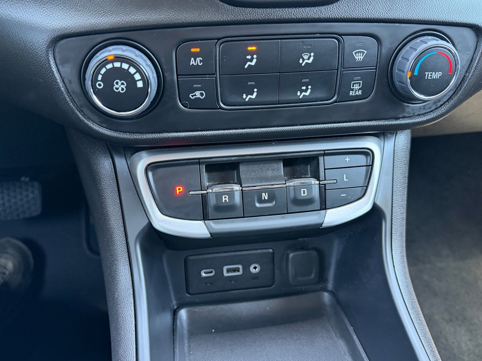 Used 2024 GMC Terrain SLE FWD image 21