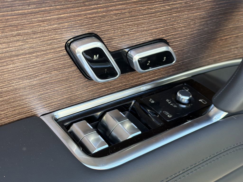 New 2026 Land Rover Range Rover Long Wheelbase SE image 21