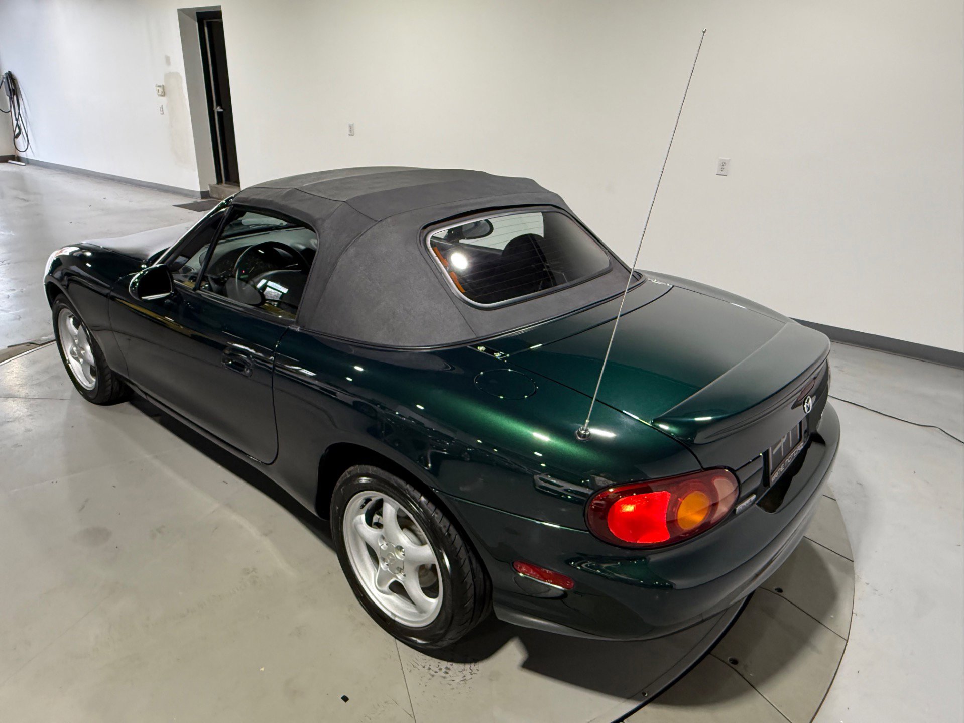 Used 1999 MAZDA MX-5 Miata RWD image 15