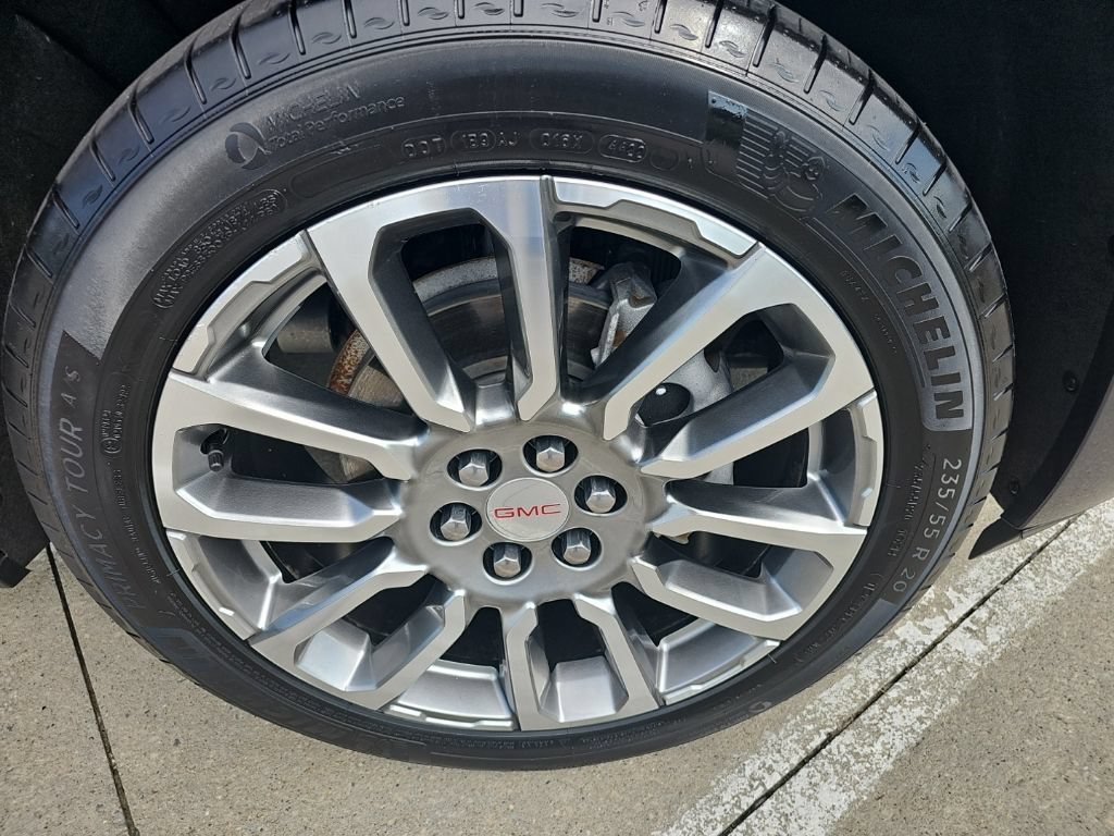 Used 2023 GMC Acadia Denali w/ Denali Ultimate Package AWD/4WD image 2