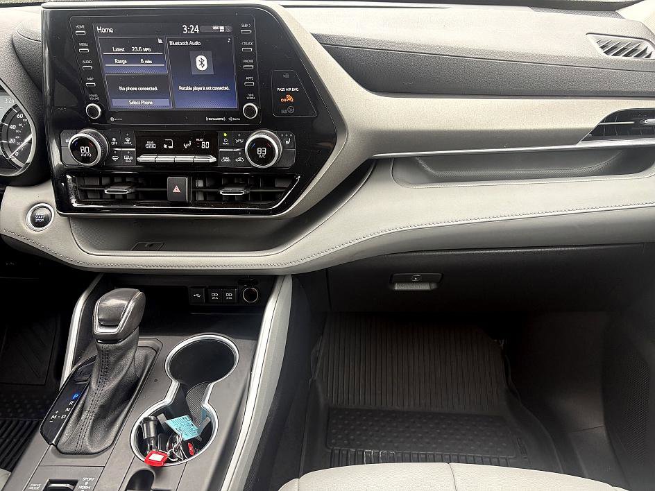 Used 2021 Toyota Highlander XLE image 15
