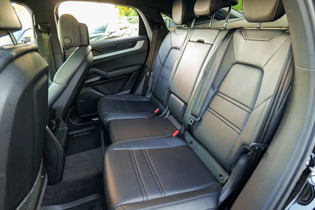 Used 2024 Porsche Cayenne Coupe AWD/4WD image 29