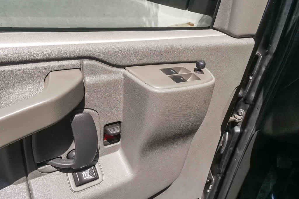 Used 2018 Chevrolet Express 2500 w/ Driver Convenience Package RWD image 17