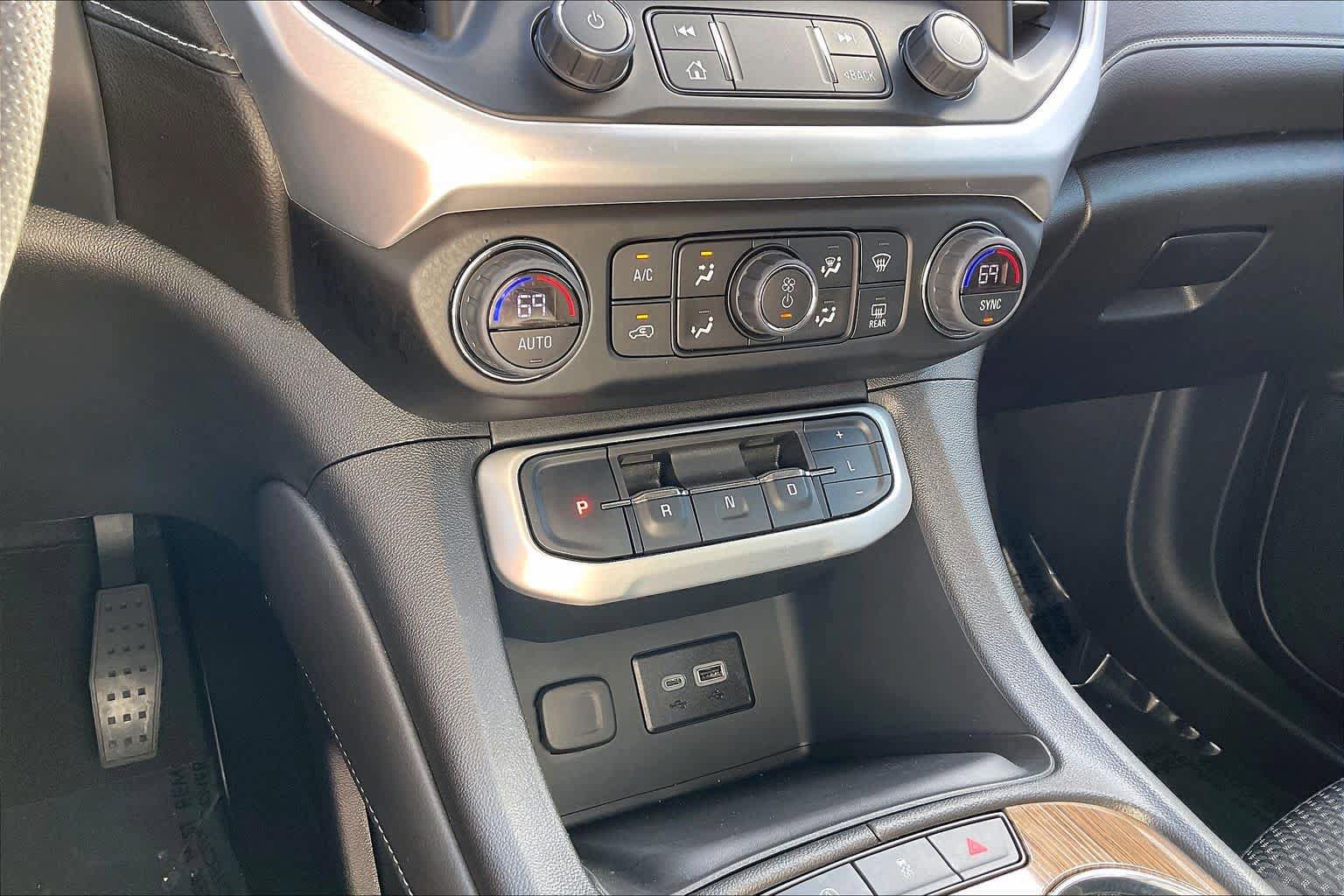 Certified 2023 GMC Acadia SLE w/ Driver Convenience Package image 32