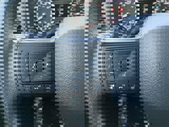 Used 2025 Nissan Rogue S image 23