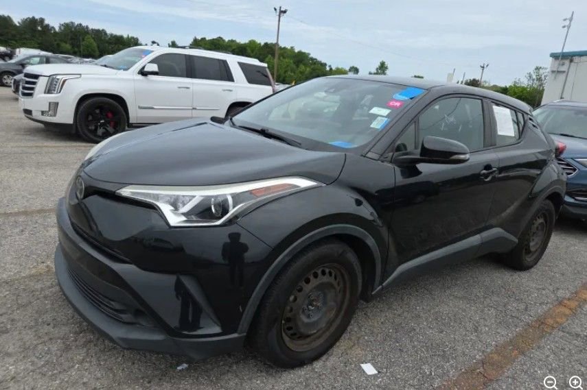 Used 2019 Toyota C-HR LE FWD image 1