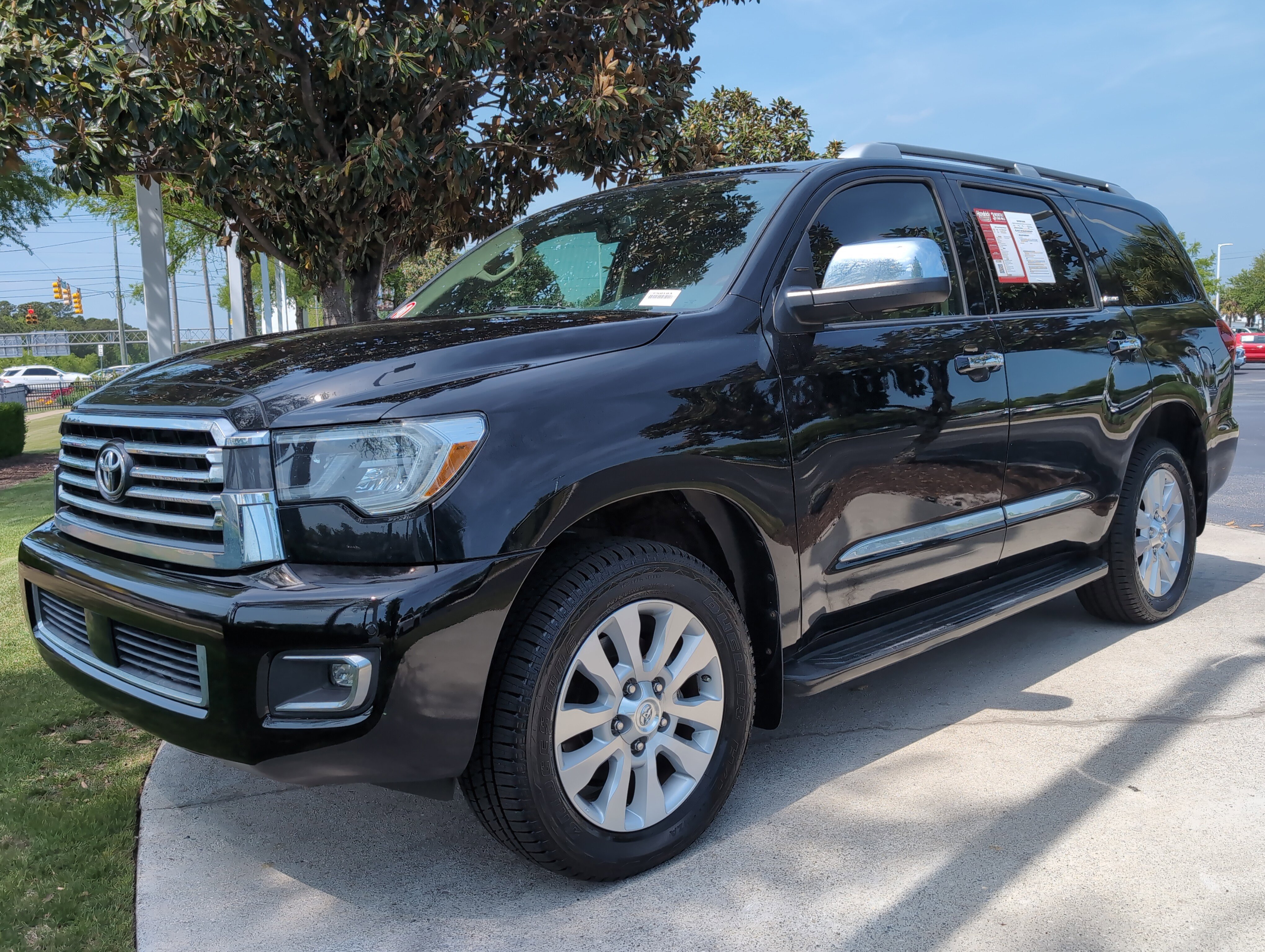 Used 2020 Toyota Sequoia Platinum AWD/4WD image 5