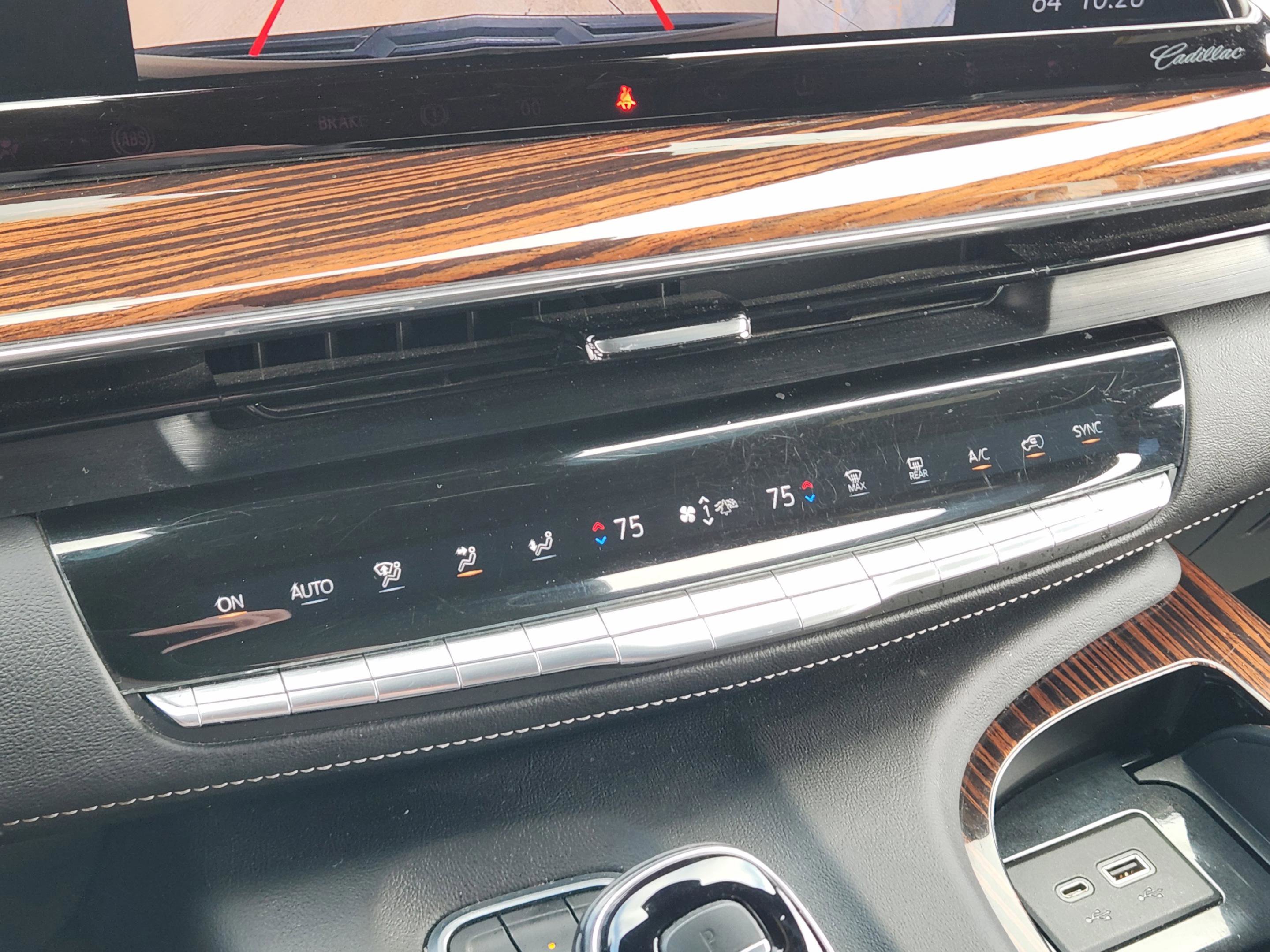 Used 2021 Cadillac Escalade Premium Luxury AWD/4WD image 14