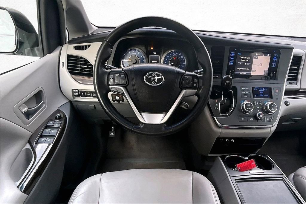 Used 2015 Toyota Sienna XLE w/ XLE Navigation Package image 9
