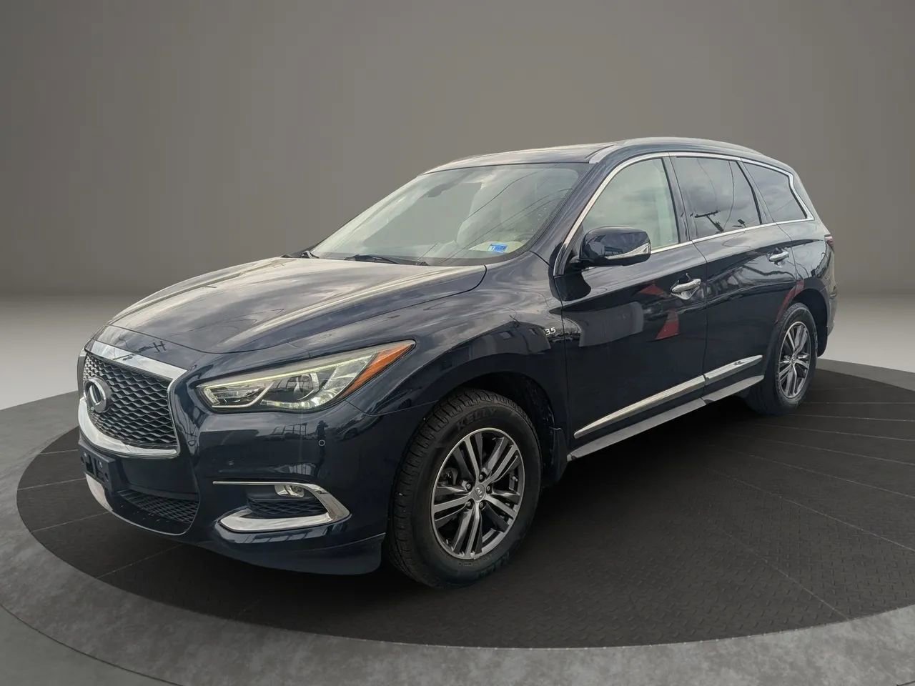 Used 2019 INFINITI QX60 Luxe w/ Essential Package image 1